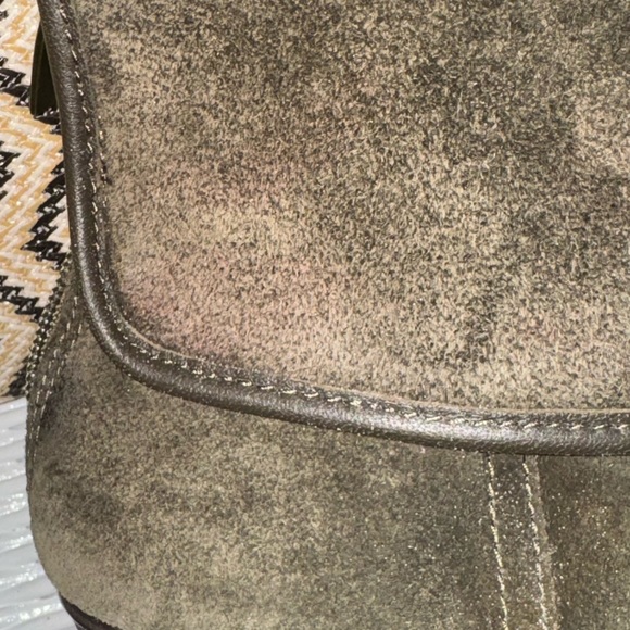 Vince Camuto olive green Peter Pan booties. Hamilton style. - Picture 6 of 8